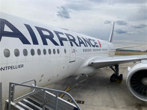 aviation safety board investigators inspecting air france 777 after smoke scare 2025