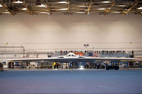 [Image: b-21-raider-stealth-bomber-rollout-at-no...-84519.jpg]