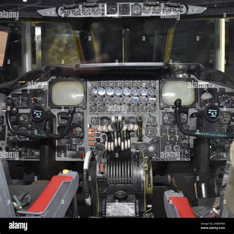 B-52 Stratofortress modernized glass cockpit instrumentation