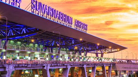 bangkok suvarnabhumi airport at dusk as norse dreamliner arrives