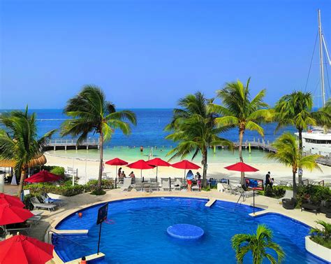 beach resort in cancun popular with american travelers