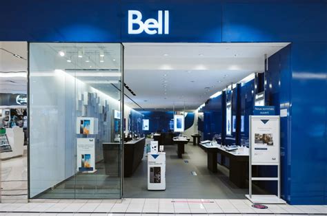 bell canada store offering mobile and internet plans in downtown Montreal