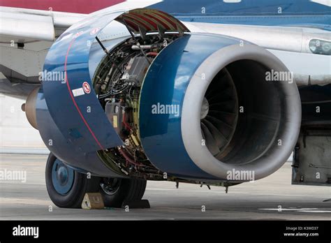 Boeing 737-800 equipped with CFM56-7B engines climbing after takeoff