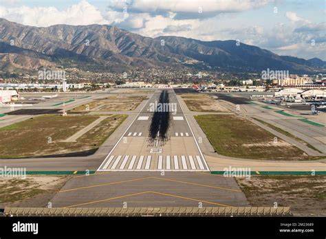 Boeing 737 on final approach to Hollywood Burbank Airport with city skyline