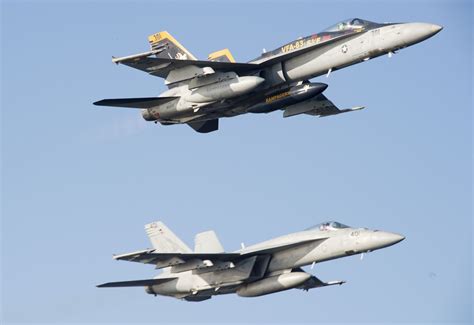 Boeing 747 and F/A-18 Hornet side-by-side for glide performance comparison