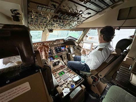boeing 747 cockpit during emergency landing simulation