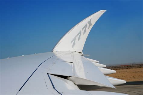 Boeing 777-8 777-9 GE9X folding wingtip aircraft