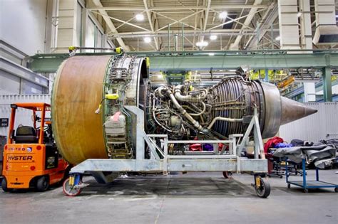 Boeing 777 heavy maintenance hangar with Pratt Whitney PW4000 engine removal