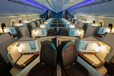 Boeing 787-9 cabin humidity lighting passenger comfort business class window dimming