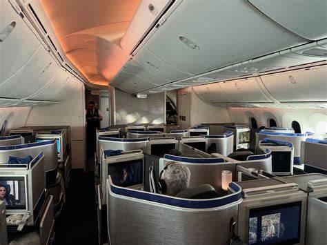 Boeing 787-9 Dreamliner United Airlines international ultra long haul cabin
