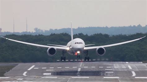 Boeing 787 composite wing flexing upward during takeoff