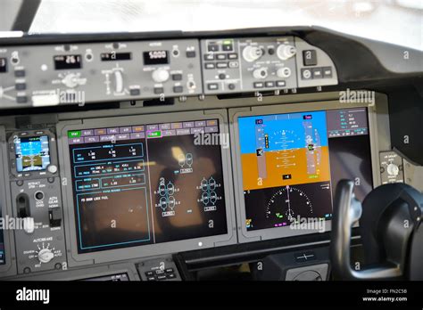 Boeing 787 Dreamliner cockpit fly-by-wire digital flight displays