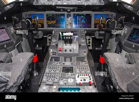 Boeing 787 Dreamliner cockpit view during high-speed cruise