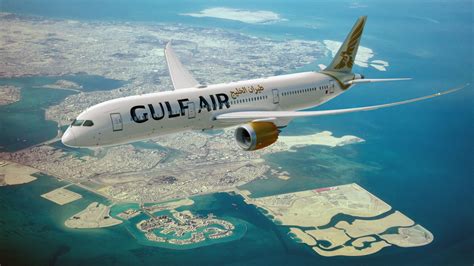 Boeing and Gulf Air executives celebrating new fleet agreement