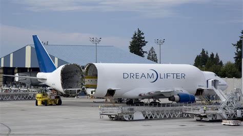 Boeing Dreamlifter swing tail open during cargo loading