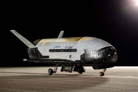 Boeing X-37B reusable spaceplane orbital mission landing