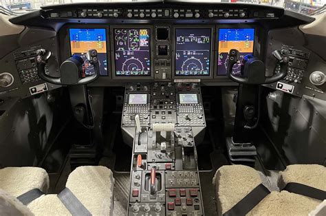 Bombardier Challenger 300 cockpit and Honeywell HTF7000 engines