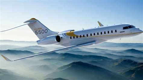 Bombardier Global 5500 reaching cruising altitude above 40,000 feet with clear sky horizon