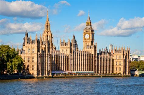 British government buildings in London associated with aviation policy