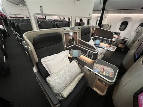 business class cabin of qantas boeing 787-9 flying to europe