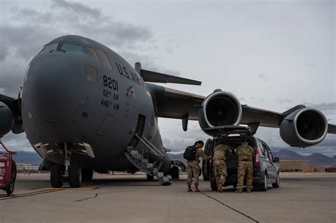 C-17 aircraft with modular nuclear reactor transport containers