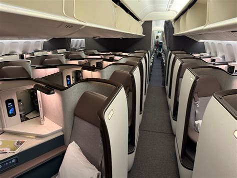 cathay pacific business class aria suite interior inside boeing 777-300er