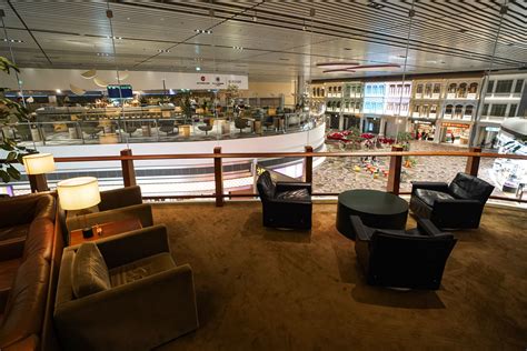 cathay pacific changi lounge terminal 4 seating area and bar