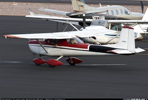Cessna 150 showcasing its Omni-Vision rear window