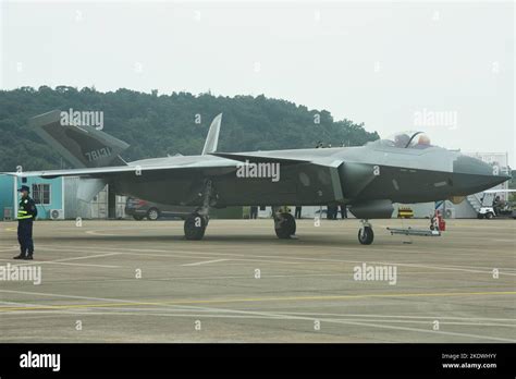 Chengdu J-20 stealth fighter during aerial demonstration in Zhuhai
