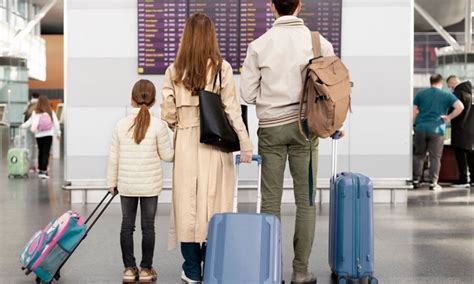 chicago travelers arriving in aruba greeted with caribbean welcome