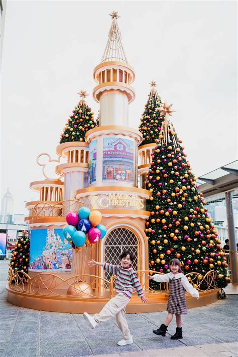 christmas display at harbour city entrance with crowd
