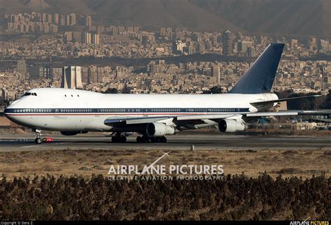 Close-up of aging Boeing 747-100 engine at Tehran Mehrabad