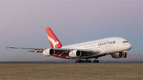 cockpit and crew of qantas a380 during post-emergency operations