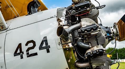 cockpit view of multi‑engine turbine during simulated single‑engine failure