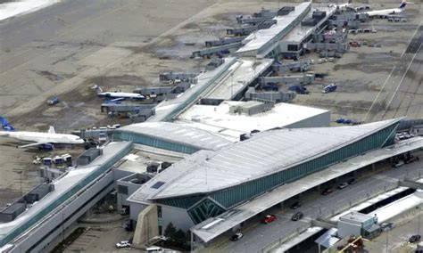 commercial aircraft departure at Buffalo Niagara International Airport during temporary fuel outage