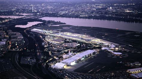 commercial airliner approaching Ronald Reagan Washington National Airport at night