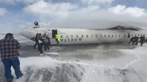 commercial jet bouncing during landing before go-around