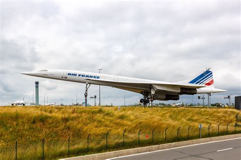 Concorde Flight 4590 memorial and Air France Concorde F-BTSC at Paris