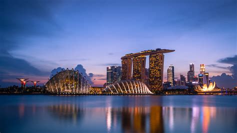 Cordelia Sky in Singapore harbor with Marina Bay skyline in background