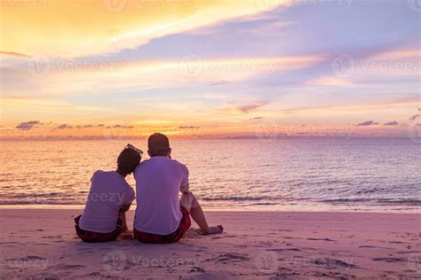 couple enjoying a helicopter sunset tour over Tampa waterfront