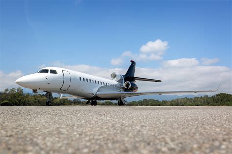 Dassault Falcon 7X approaching runway with landing gear deployed