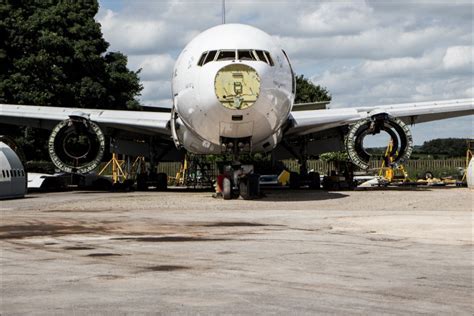decommissioned Boeing 777 engine teardown for USM extraction