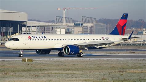 delta air lines aircraft taxiing at major U.S. hub airport