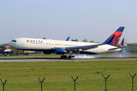 Delta Air Lines Boeing 767-300ER departing Atlanta airport on international route
