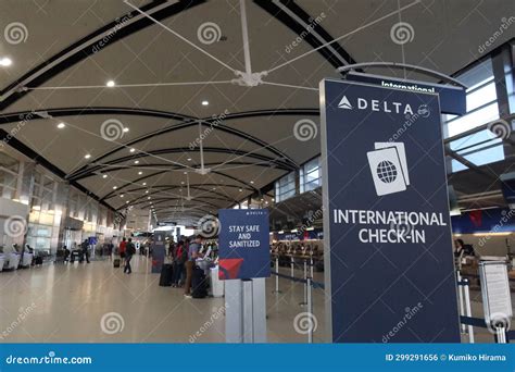 Delta Air Lines check-in counters at Frankfurt Airport historical operations