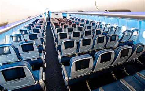 Delta Air Lines economy cabin layout on Airbus A321 showing 17.6-inch seat width