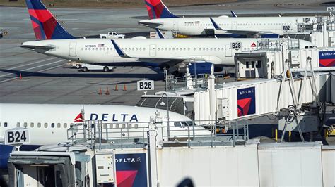 Delta Air Lines emergency response team at Paris CDG runway