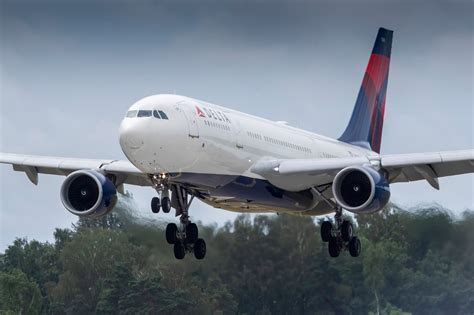 delta airbus a330-200 landing at salt lake city runway