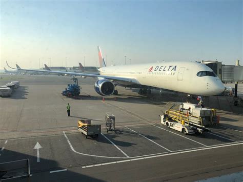 delta airbus widebody fleet at detroit metro airport
