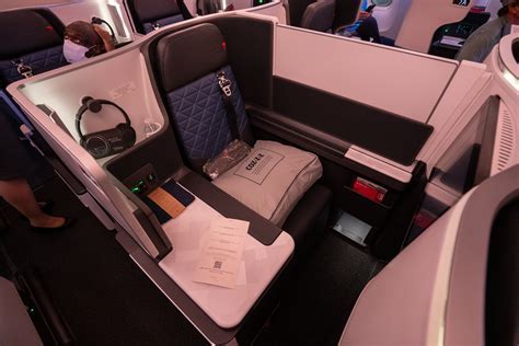 delta airlines international business class showing legacy carrier premium service